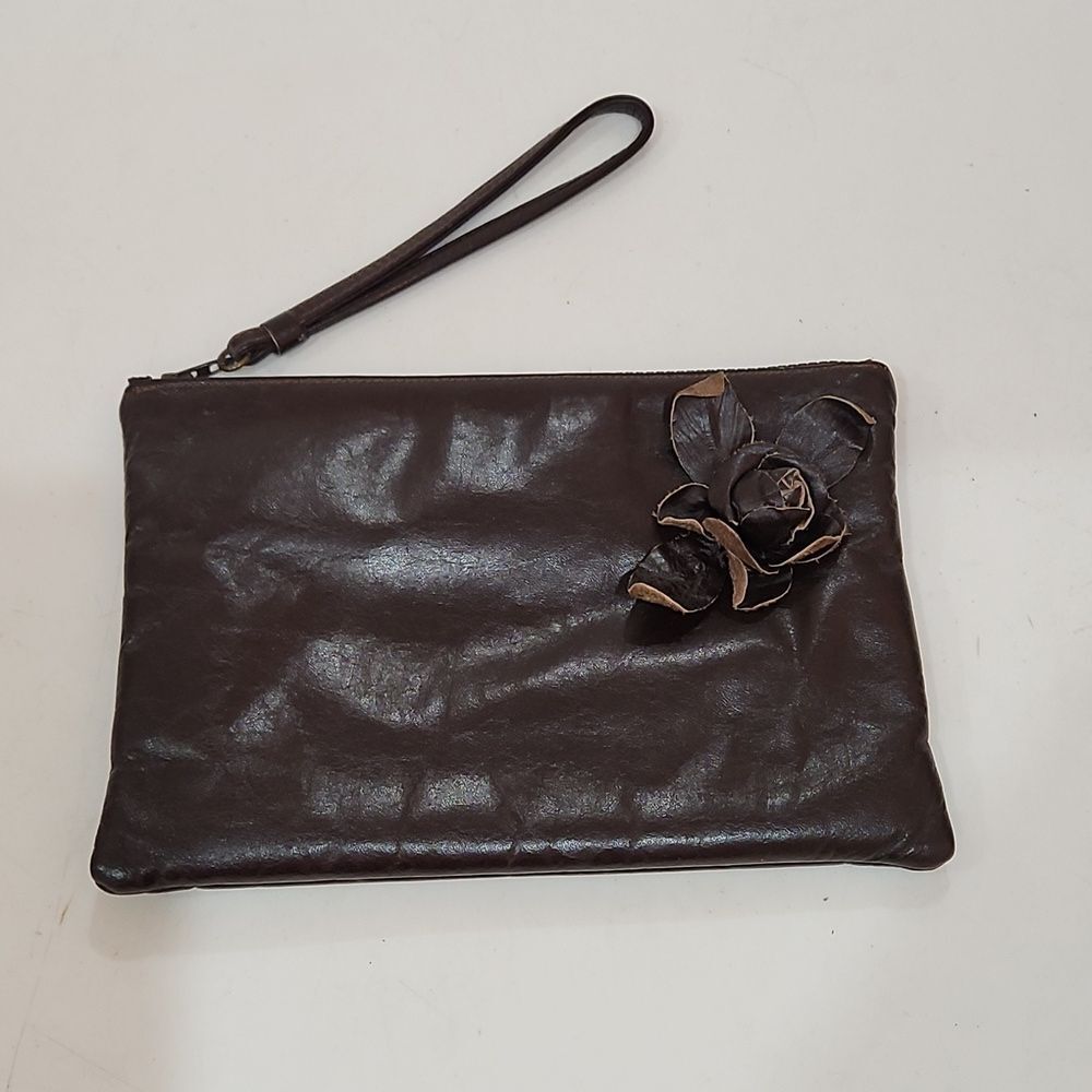 EUC Vintage Flower Leather LG Wristlet Clutch